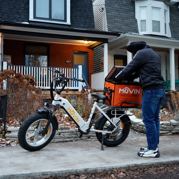 Urban food delivery on Movin electric bike featuring rider and thermal delivery bag