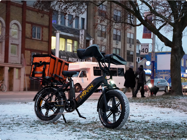 Winter-ready Movin e-bike used by courier for food delivery in cold urban climate