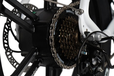 Comparing Electric Bike Drivetrains: Hub vs Mid-Drive